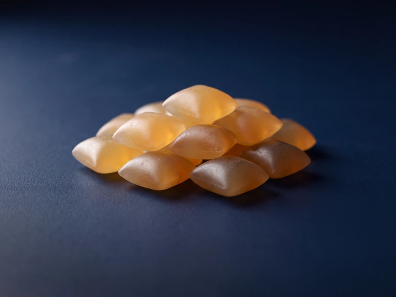 Pillow-shaped hot-melt adhesive pieces